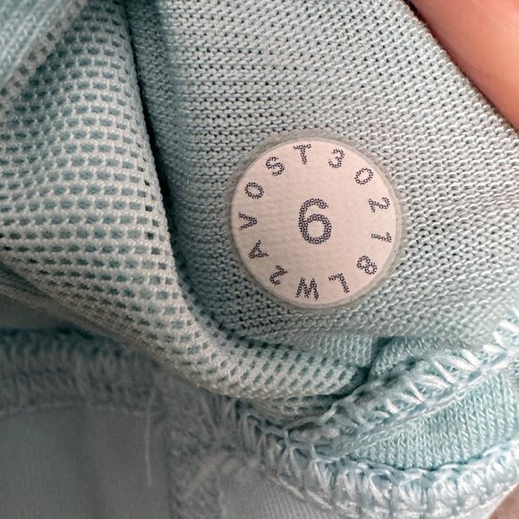 Lululemon Energy Sports Bra Size 6 Light Blue Cross Strap - Picture 7 of 7